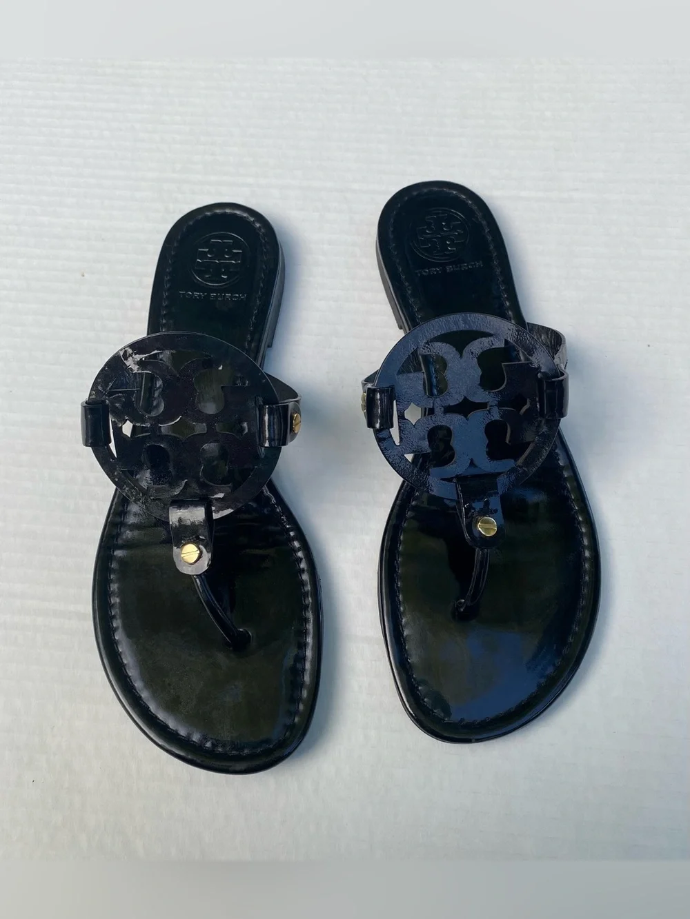 Tory Burch Black Patent Logo Thong Sandals with Gold Accent good condition 🖤✨